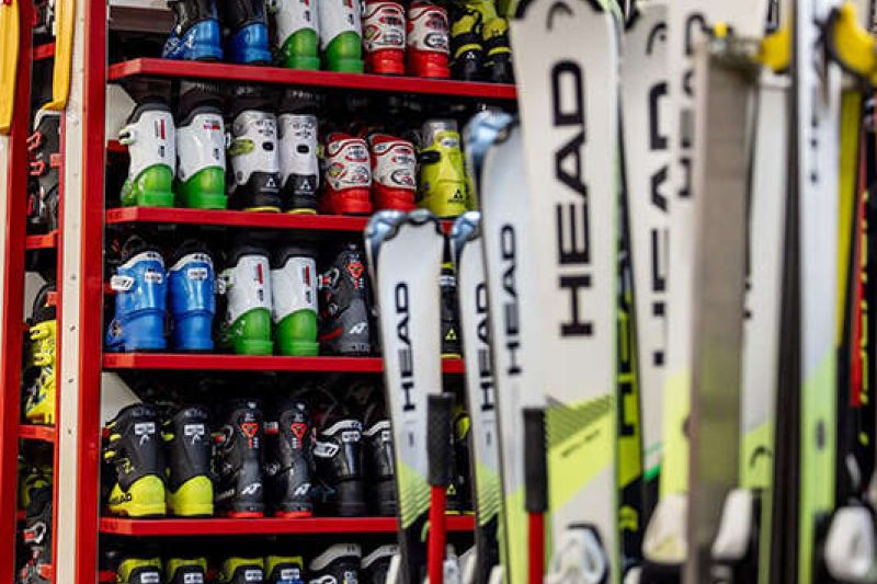 Skier und Snowboardschuhe Verleih im Sportshop Krismer