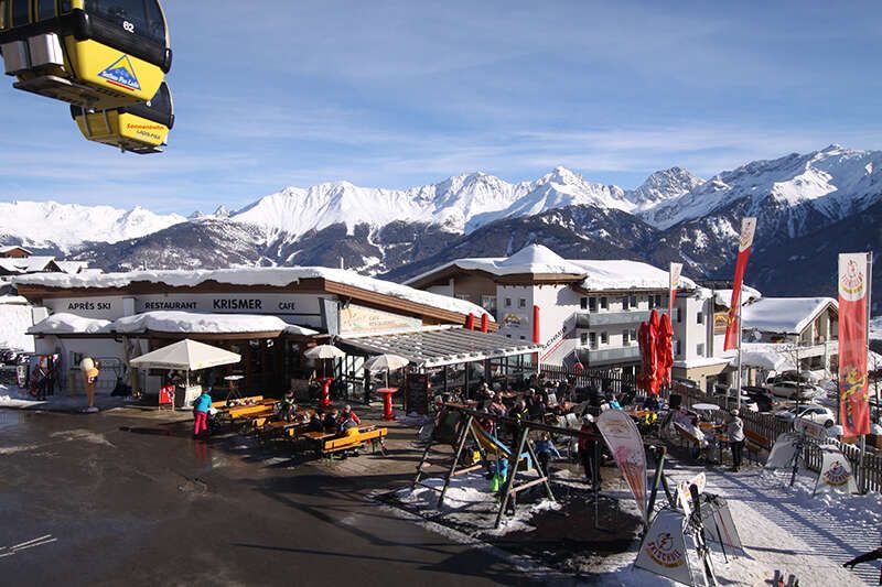 Café Krismer im Winter im Sonnenschein